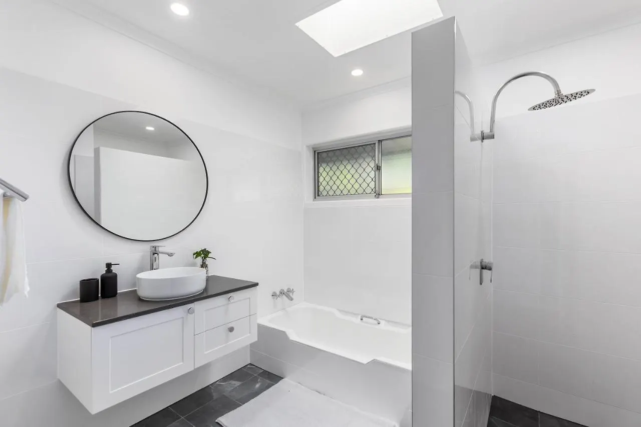Villa Stylish Home In Fig Tree Pocket Near Lone Pine Brisbane