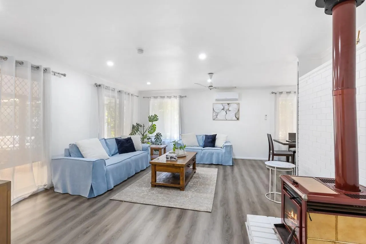 Stylish Home In Fig Tree Pocket Near Lone Pine Brisbane 0*,  Australia