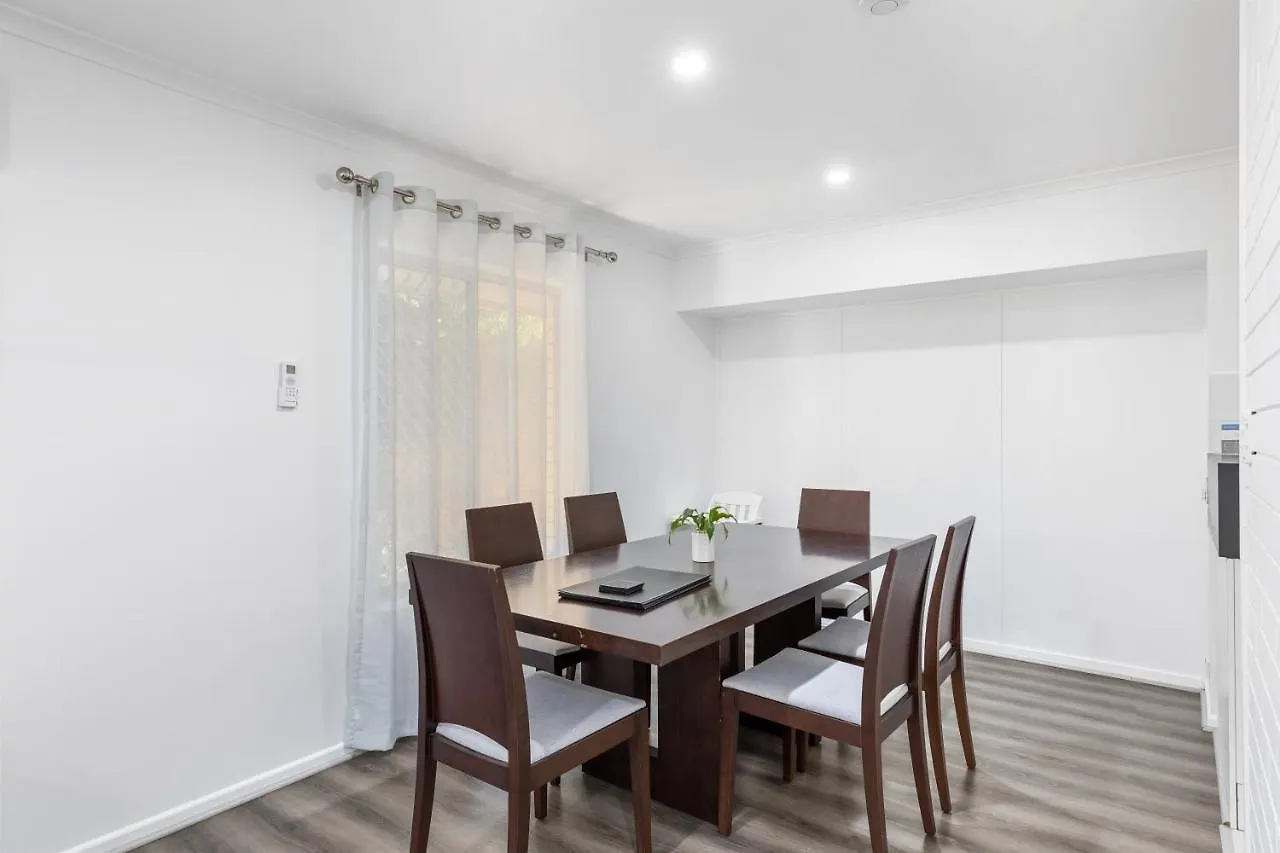 Stylish Home In Fig Tree Pocket Near Lone Pine Brisbane Villa